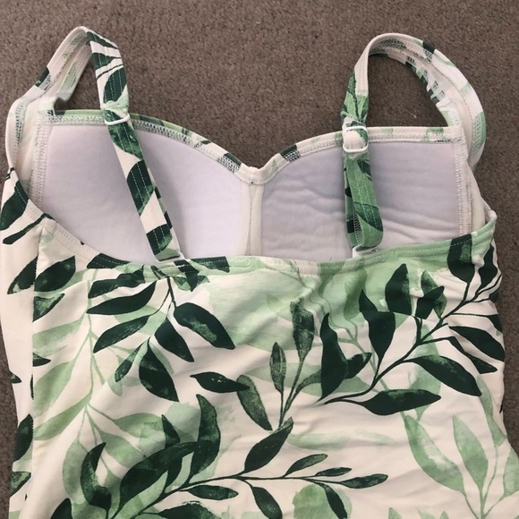 Gorgeous green print Nip Tuck one piece swim suit - Picture 3 of 5